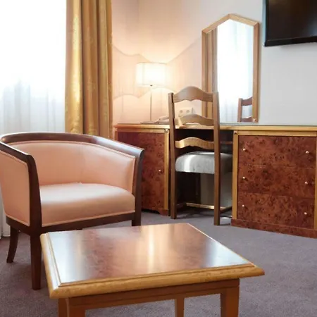 Le Manoir Hotel